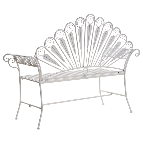 Weiße Gartenbank aus Metall mit einer Rückenlehne im Pfauendesign und verschnörkelten Armlehnen.