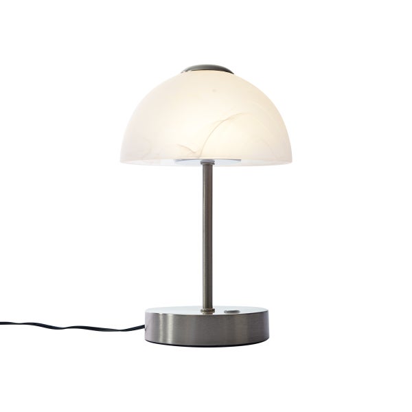 Tischleuchte mit weißem Glasschirm in Alabaster-Optik und gebürstetem Metallsockel.
