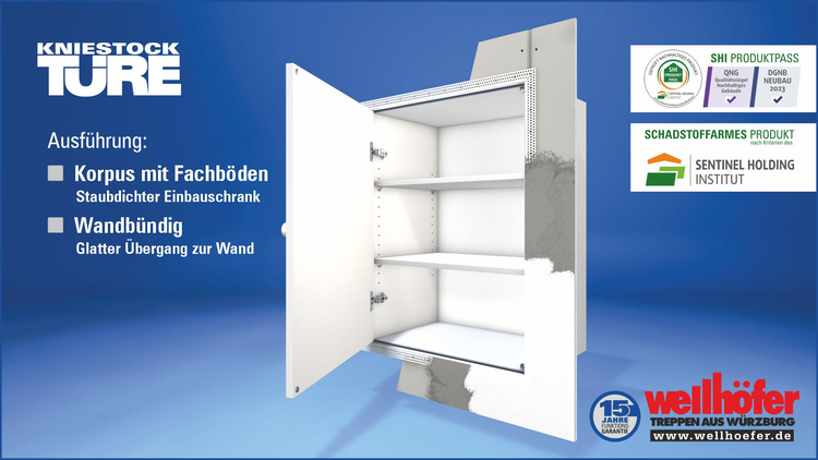 Staubdichter Kniestock Einbauschrank mit zwei Fachböden, wandbündig montiert, mit Wellhoefer Logo und SHI Produktpass.