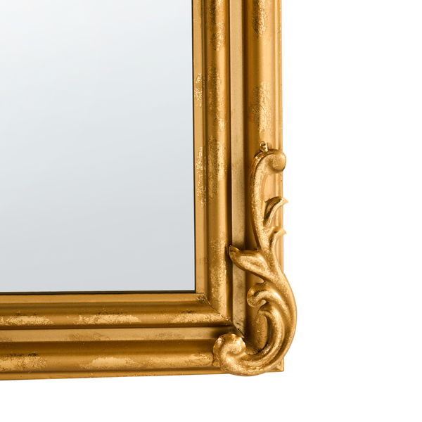 Nahaufnahme einer Spiegelecke mit profiliertem goldenem Rahmen und dekorativem Ornament im Barockstil.