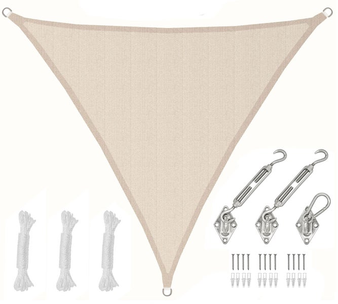 Beiges dreieckiges Sonnensegel inklusive Befestigungsset mit Seilen, Spannschrauben, Wandhalterungen, Schrauben und Dübeln.