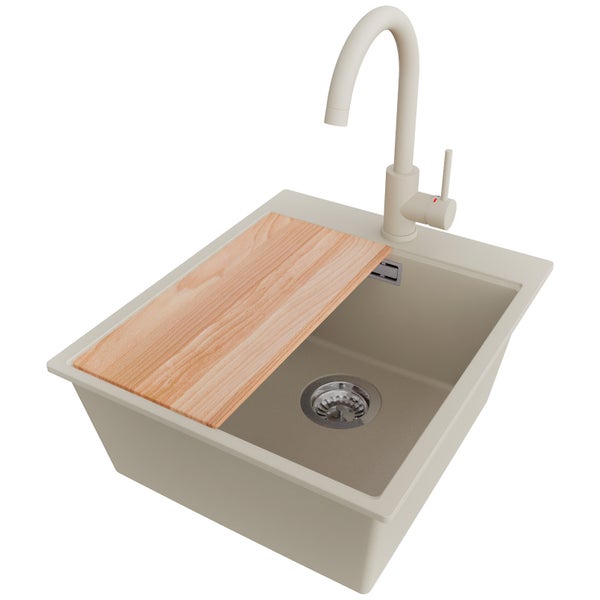 Spüle mit Schneidebrett und Wasserhahn