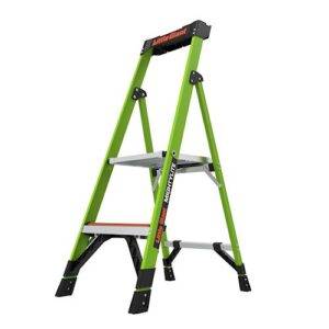 Little Giant MightyLite Trittleiter aus Glasfaser mit zwei Stufen und oberer Plattform für sicheres Arbeiten im Haushalt.