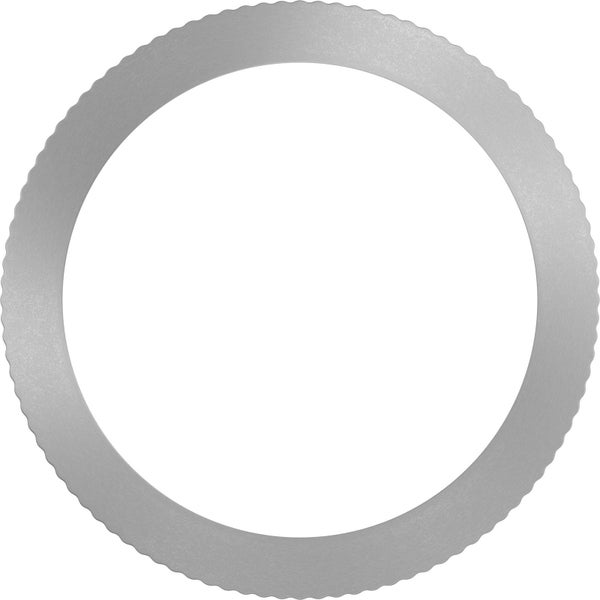 Strukturierte Tapete mit diagonalem Webmuster, präsentiert in einem modernen Wohnbereich mit dekorativen Vasen auf einem Tisch.