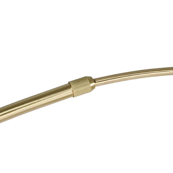 Detailaufnahme eines goldenen Metallrohrs mit einem gerändelten Verbindungsstück