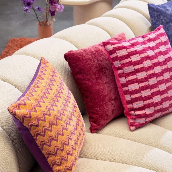 Dekorative Kissen auf einem Sofa