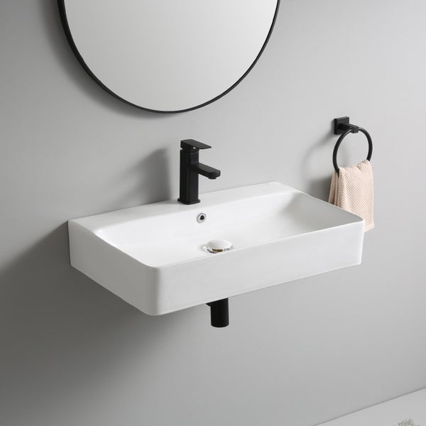 Modernes Badezimmer mit weißem Wandwaschbecken aus Keramik, schwarzer Armatur, Rundspiegel und schwarzem Handtuchring.