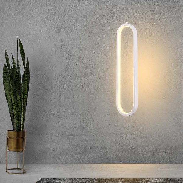Moderne LED-Pendelleuchte mit ovalem Design und sanftem Lichtschein.