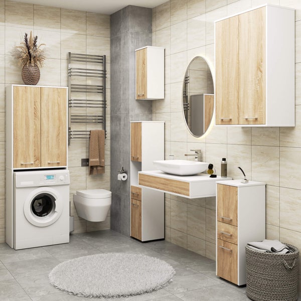 Badezimmer mit Waschmaschine, Waschtisch, Spiegelschrank und Handtuchwärmer