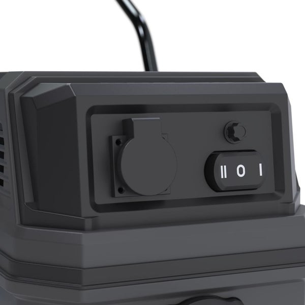 Detailansicht eines Staubsaugers mit Steckdose und Schalter