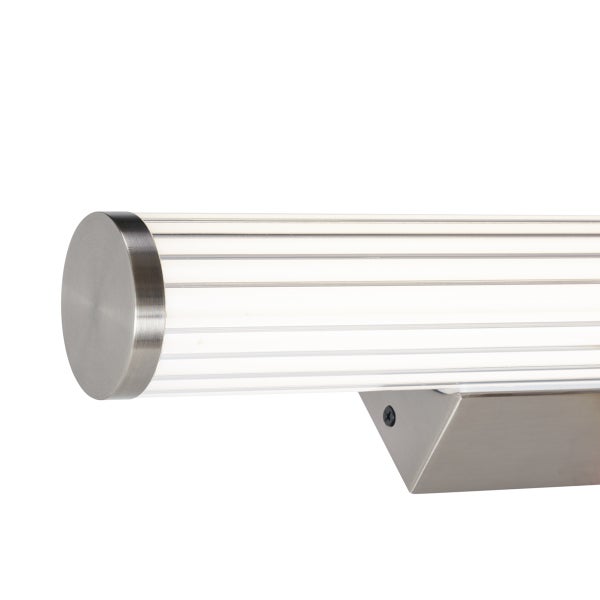 Detail einer transparenten LED-Wandleuchte mit Metallelementen