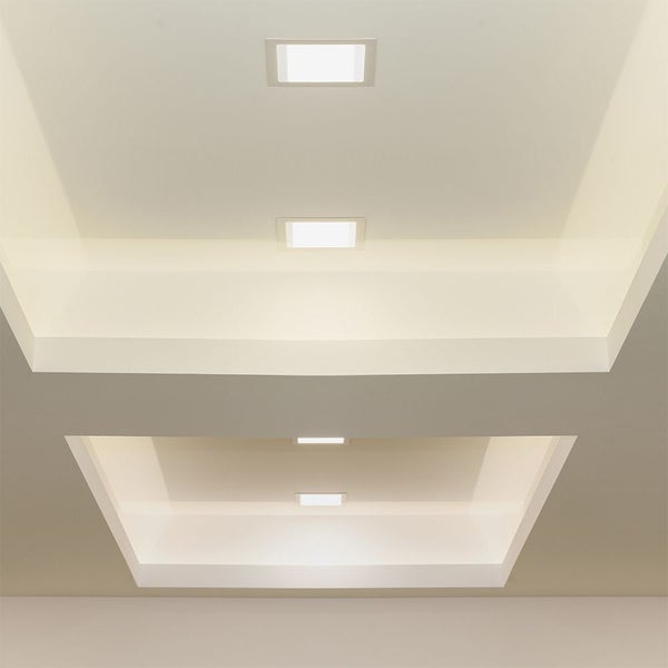 Deckeneinbaustrahler in einer abgehängten Decke