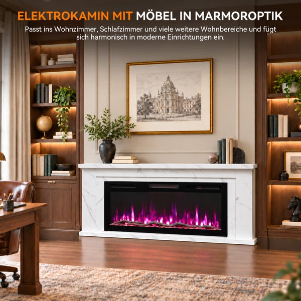 Elektrischer Kamin mit Kaminumrandung in Marmoroptik integriert in ein elegant eingerichtetes Wohnzimmer mit dunklen Holzregalen.