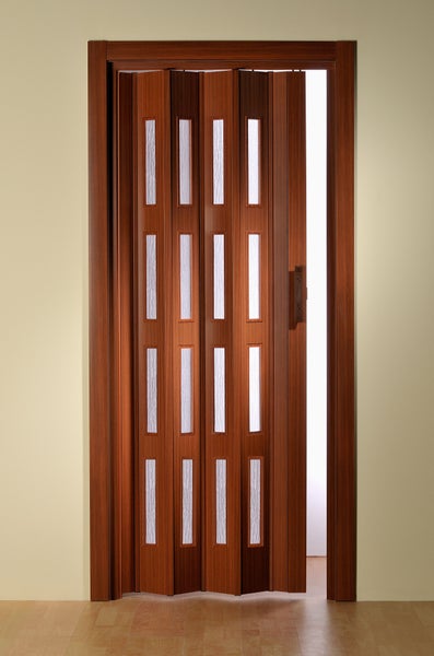 Holz Schiebetür mit Glaseinsätzen im geöffneten Zustand