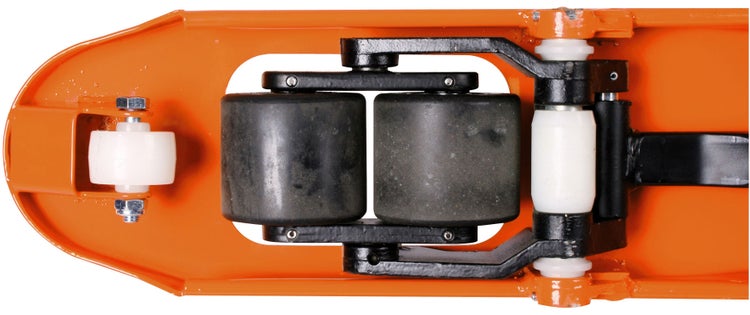 Detailansicht der Rollen eines Gabelhubwagens