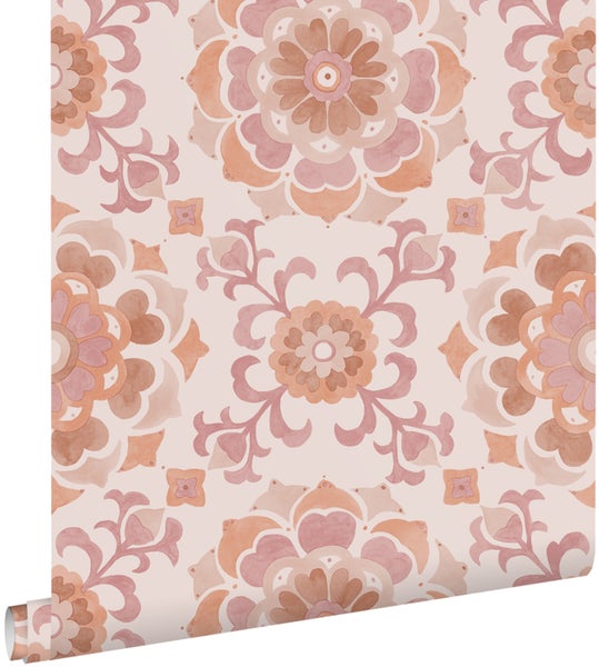 Tapetenrolle mit floralem Muster