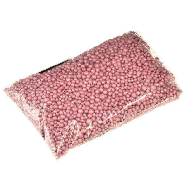 Transparenter Beutel gefüllt mit rosa Granulat für Dämmung oder als Füllmaterial.