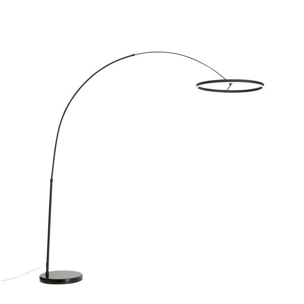 Schwarze Bogenlampe mit ringförmigem Leuchtkopf und rundem Standfuß.