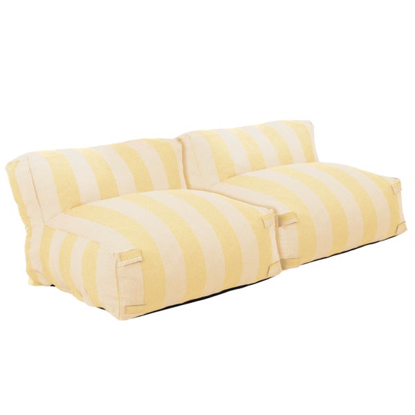 Gelb-weiß gestreiftes Zweisitzer-Sitzsack-Sofa für innen und außen aus strukturiertem Stoff mit seitlichen Befestigungsschlaufen.