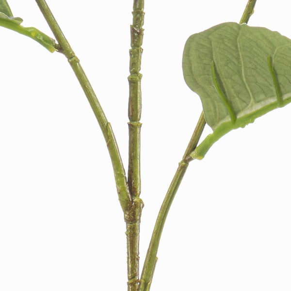 Nahaufnahme eines künstlichen Pflanzenstiels mit einem Blatt.