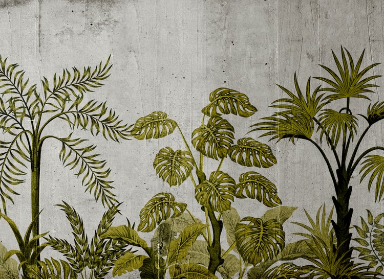 Fototapete mit Illustrationen tropischer Pflanzen wie Palmen und Monstera vor einem Hintergrund in Betonoptik.