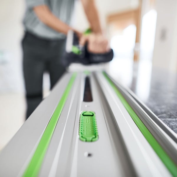 Festool Führungsschiene FS 1400/2-KP aus Aluminium inklusive Klebepads zur rutschfesten Fixierung auf glatten Oberflächen.
