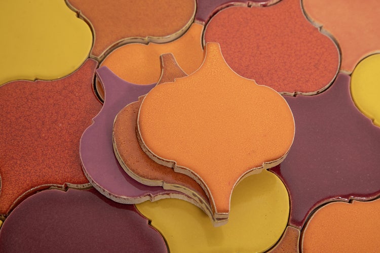 Dekorative Fliesen in arabischer Form für Wand und Boden