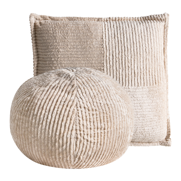 Set aus quadratischem Zierkissen mit Stehsaum und rundem Kugel-Kissen, beide mit strukturierter Ripp-Optik aus weichem Stoff.
