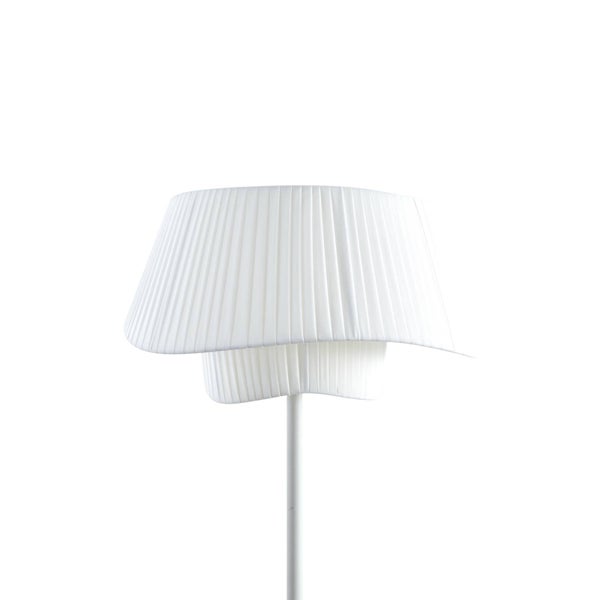 Stehleuchte mit plissiertem Schirm