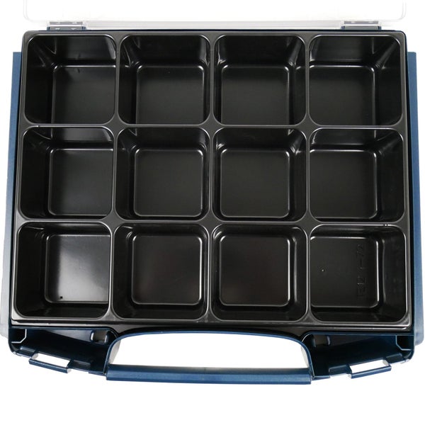 Hauswasserwerk im Garten auf einem Holztisch