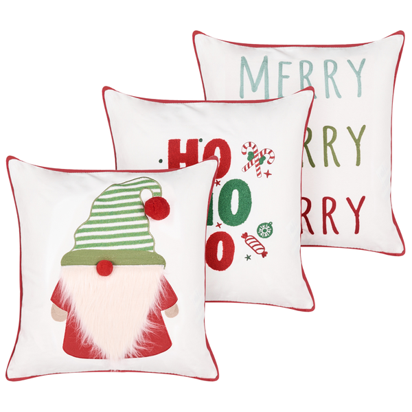 Set aus drei quadratischen Weihnachtskissen mit Stickereien von einem Wichtel und weihnachtlichen Schriftzügen für die Dekoration