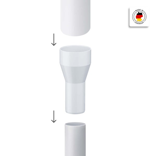Weißer Rohr-Adapter aus Kunststoff für Rohrverbindungen mit Pfeilen zur Montagerichtung und Made in Germany Siegel.