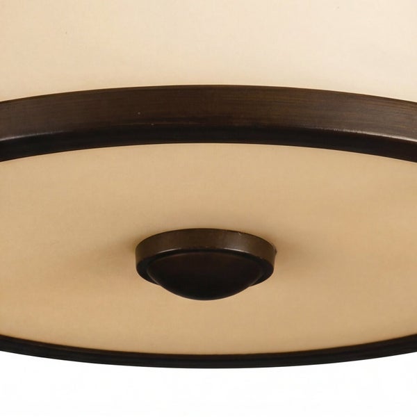 Deckenleuchte mit rundem Schirm und dunkler Einfassung