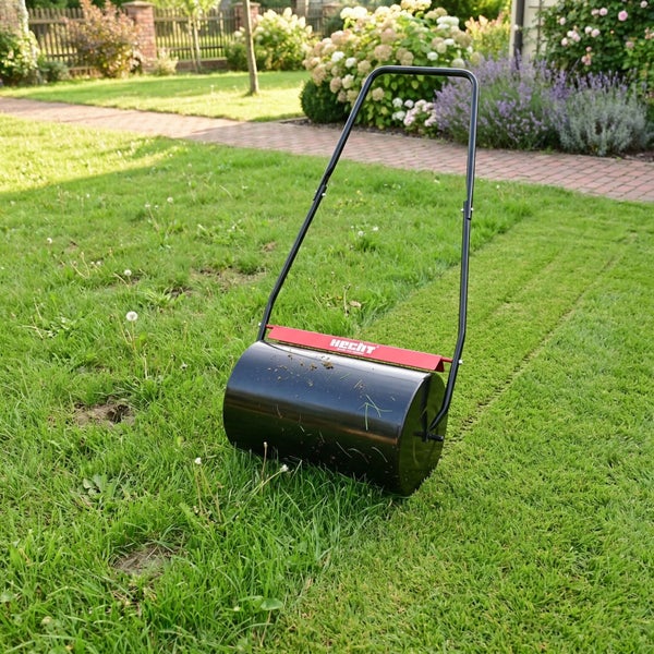 Hecht Rasenwalze auf einer Rasenfläche