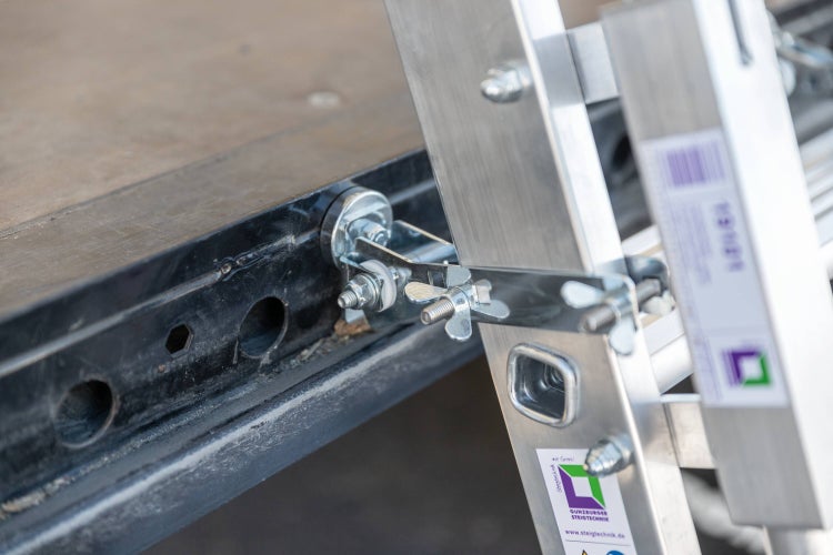PROREGAL Stufen-Anlegeleiter LKW 5 Stufen inkl. Magnet-Montagesatz