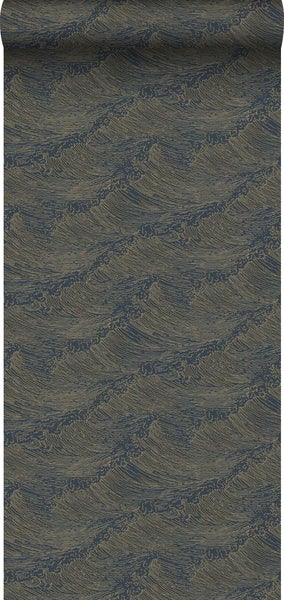 Ein Schlafzimmer mit einem Bett, einem Nachttisch und Zimmerpflanzen für eine helle Atmosphäre.