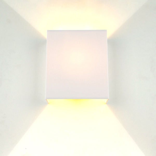 Weiße Wandleuchte für Innenräume