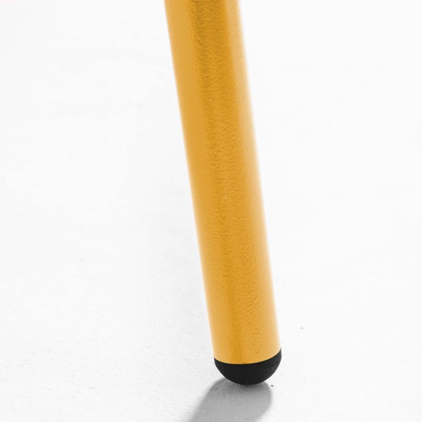 Nahaufnahme einer roten Tischplatte aus Metalllatten mit abgerundeter Kante.