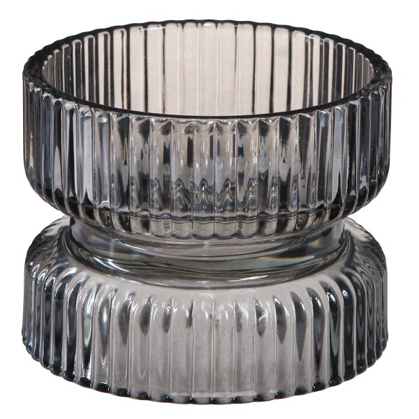 Grauer Teelichthalter aus Glas mit geriffelter Struktur.