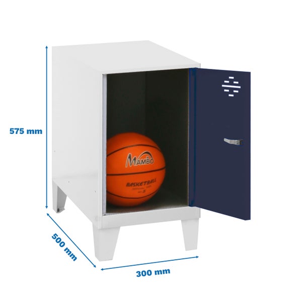 Spind mit offener Tür und Basketball im Inneren; Abmessungen: 575 x 500 x 300 Millimeter
