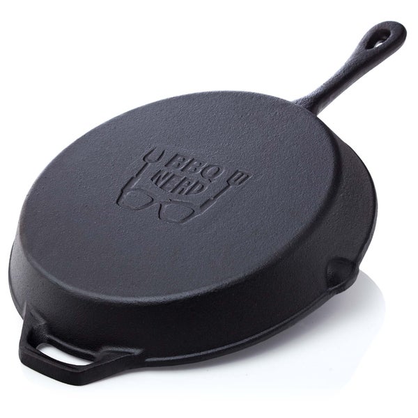 BBQ Nerd Grillpfanne Ø 30 cm 3600g mit Ausgießer und Griff | Gusseisenpfanne zum Grillen, Rösten, Anbraten | Antihaft-Pfanne Feuerpfanne - hitzebeständig & wärmespeichernd