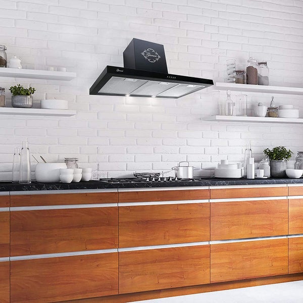 Wandabzugshaube von Gurari in einer modernen Küche mit Backsteinwand und Holzküchenschränken.