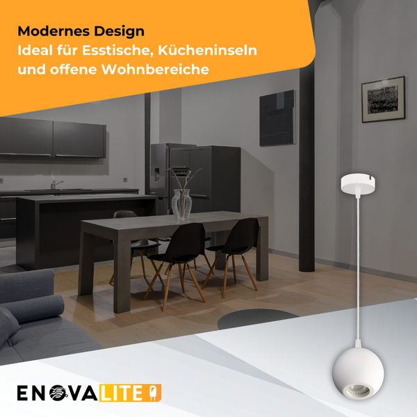 Modern gestalteter Wohnraum mit Esstisch, Küche und EnovaLite Pendelleuchte