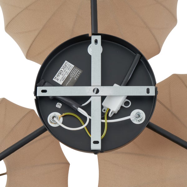 Innenansicht einer Deckenleuchte mit Montagehalterung aus Metall, elektrischer Verkabelung und beigen Stoffschirmen.