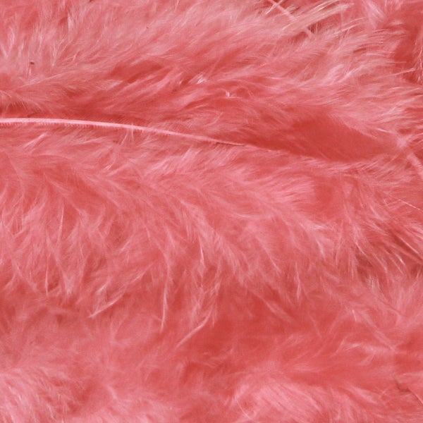 Weiche Federn in Rosa für Dekorations- und Bastelarbeiten.