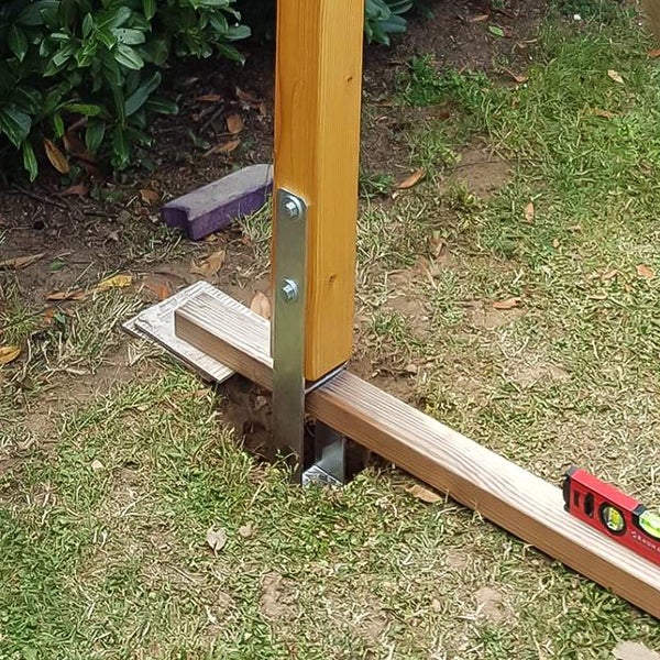 Holzzaun mit abgerundeter Oberseite für den Garten