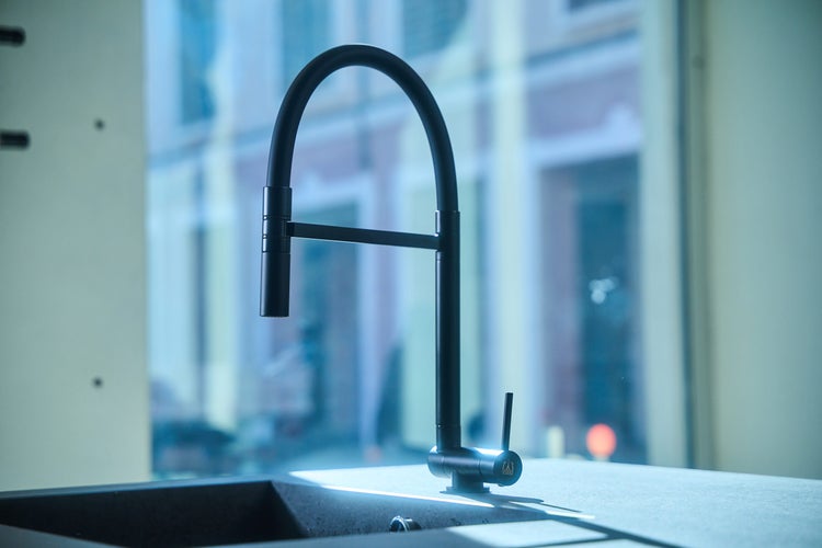 Wasserhahn Vorfenster Küchenarmatur, Umklappbar 4,5 CM, mit 360° schwenkbarem Auslauf, abnehmbare 2 strahl Handbrause, Schwarz Matt / Schwarz