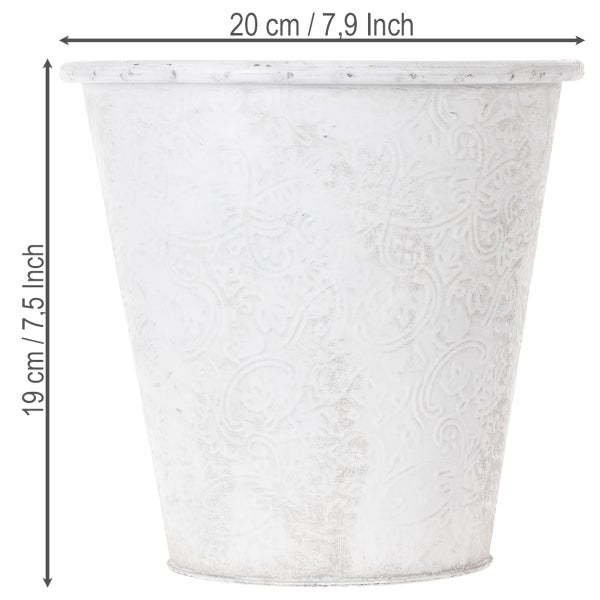 Weißer Zink Übertopf mit Ornament Relief, Höhe 19 Zentimeter und Durchmesser 20 Zentimeter.