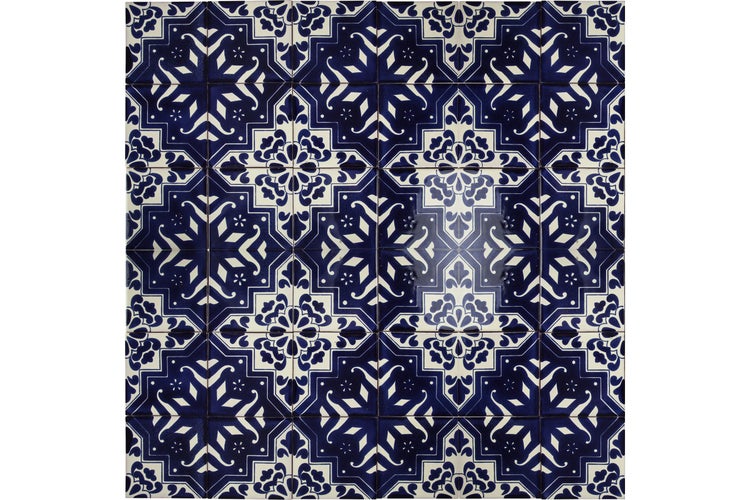 Dekorative Fliesen mit blau-weißem Muster für Wand- und Bodengestaltung