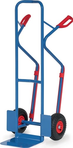 Blaue Sackkarre aus Stahl mit roten Sicherheitsgriffen und schwarzen Reifen.